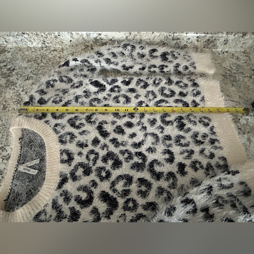 Mudd Soft Fuzzy Cheetah Animal Print Eyelash Knit Crew Neck Sweater Size S - Picture 12 of 12
